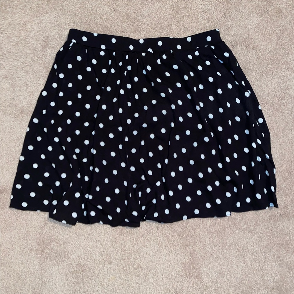 Flowy polka dot skirt.  Has POCKETS!!